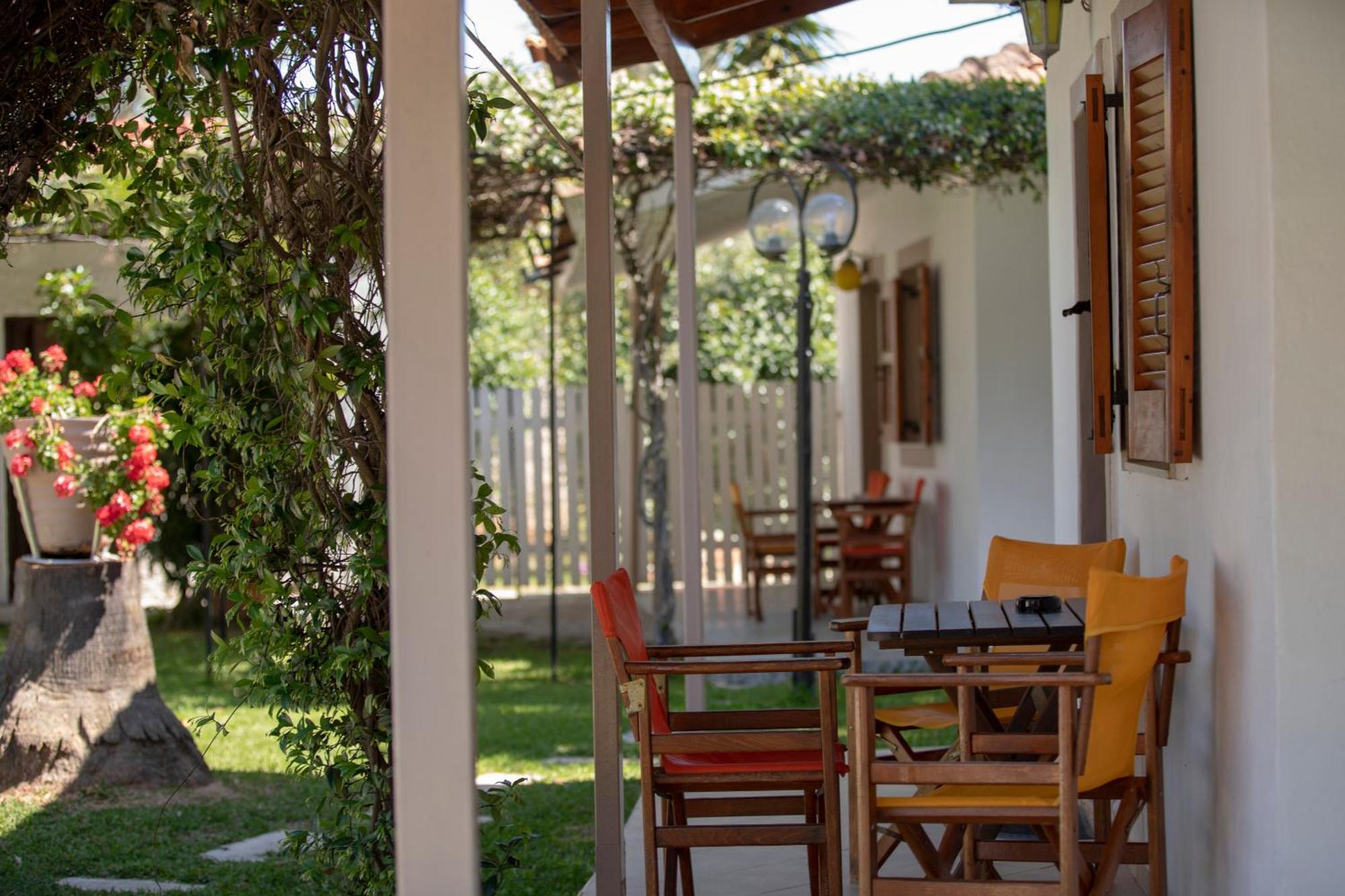 Villa Dimitris Apartments & Bungalows Frínion 외부 사진