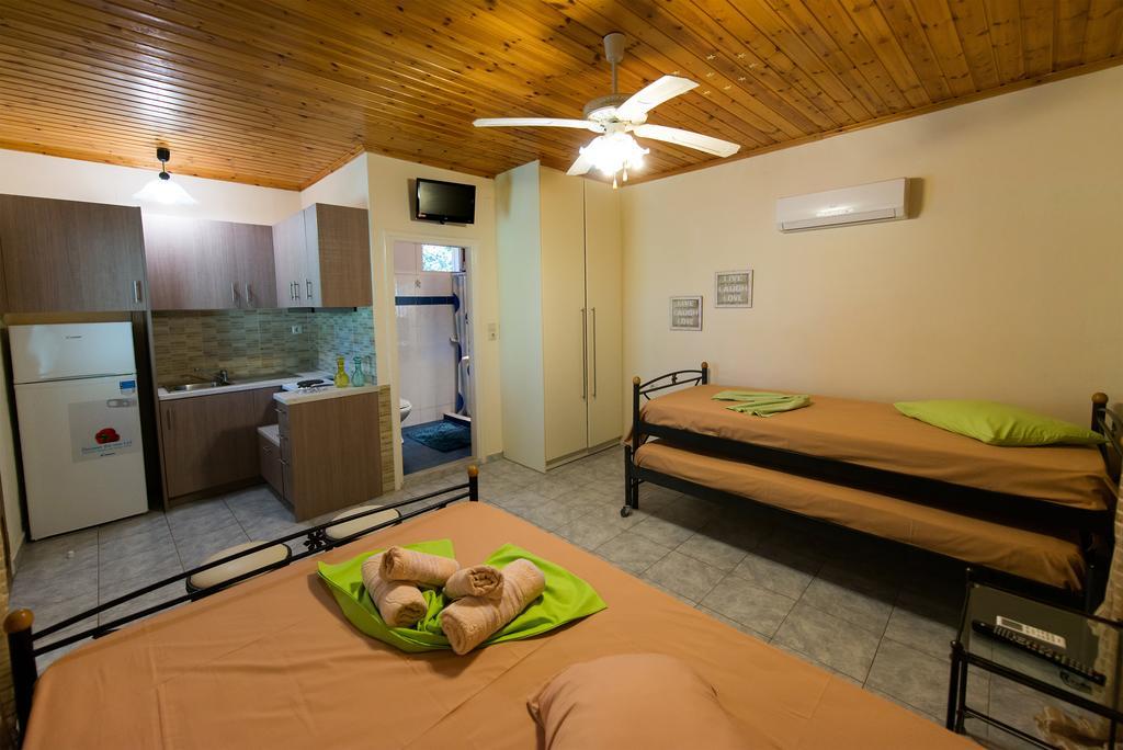Villa Dimitris Apartments & Bungalows Frínion 외부 사진