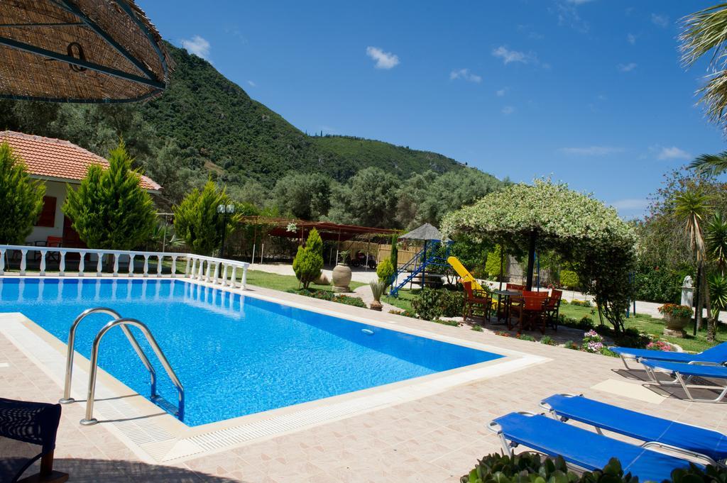 Villa Dimitris Apartments & Bungalows Frínion 외부 사진